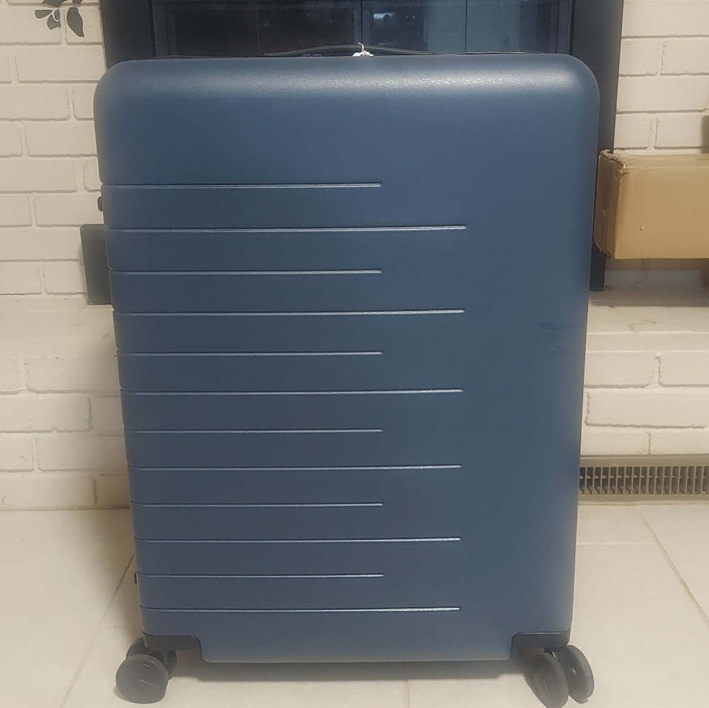 Exspandable Hard Shell Carry-On
